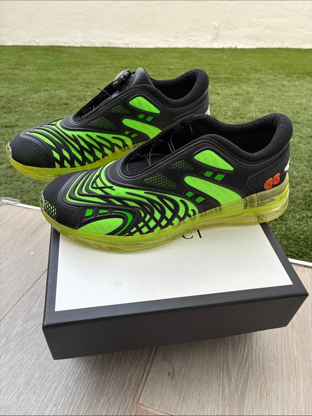 Gucci Ultrapace R Black Neon Green Glowing Dial RARE DISCONTINUED Mens Size 9 us